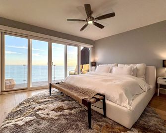 Malibu Waterfront Gallery with Private Beach Access - Malibu - Habitación