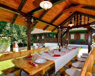 Cozy Home In Kupljenovo - Zaprešić - Restaurant