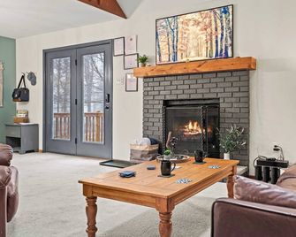 Hidden Bear by Avantstay A+ Central Location - Albrightsville - Sala de estar