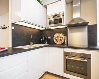 Cathedral, A sparkling stay ! - Reims - Kitchen