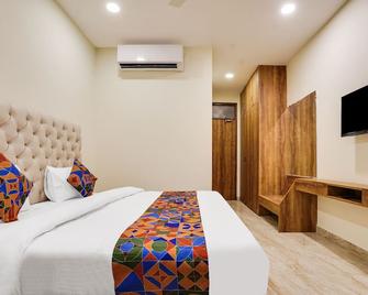 Treebo Trend Torque Greater Noida - Greater Noida - Schlafzimmer