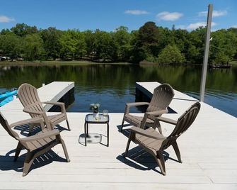 Hot Tub! Hidden Kayak Cove -2 Masters, Kayaks, Fire pit, & Game Room - Jasper - Patio