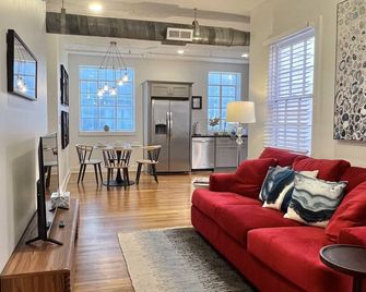 Lovely Historic downtown 2 BR - Lynchburg - Living room