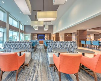 Holiday Inn Express & Suites Houston S - Medical Ctr Area By IHG - Houston - Area lounge