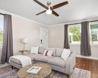 The Cozy House In Quiet Ingleside Area - Macon - Living room