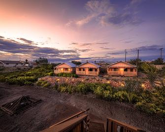 -Pet Friendly- Miners Cabin #6 - King Bed with Private Balcony - Tombstone - Gebäude