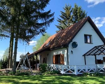 Comfortable all-year-round house with garden next to Śniardwy Lake beach. - Orzysz - Budynek
