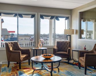 Super 8 by Wyndham Owatonna - Owatonna
