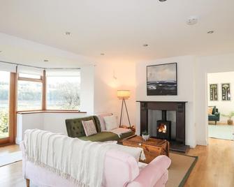 Ynys Faelog Cottage - Bangor - Living room