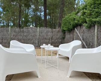 Magnificent Villa - 5 Min Walk From Amourettes Beach - La Faute-sur-Mer - Patio
