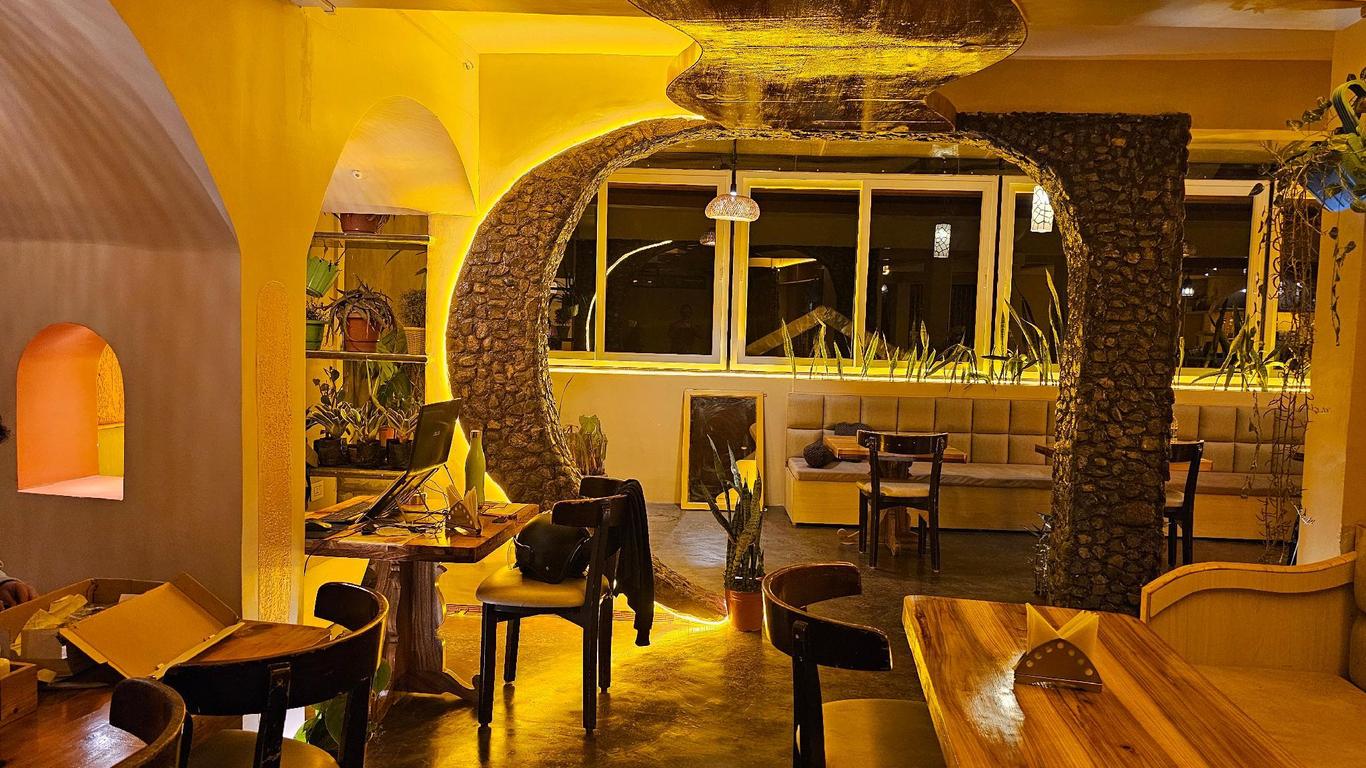 Golden Orchid-The Lodge