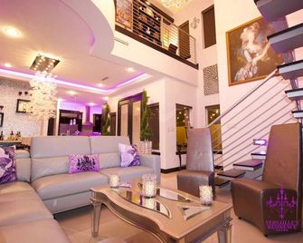 Versailles Residence - McAllen - Living room