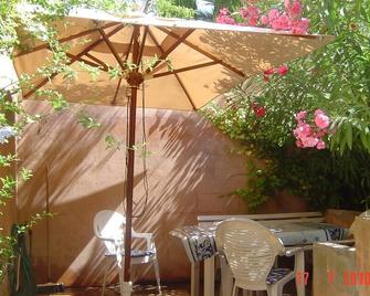 Very nice apartment in a private residence - Hyères - Patio