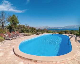 Beautiful Home In Praznica - Pražnice - Pool