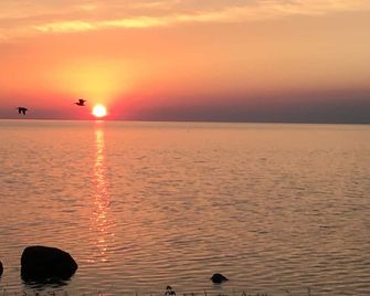 Cozy Waterfront Cottage in Grand Beach Manitoba - Grand Marais - Beach