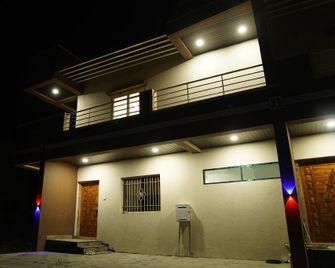Jayshree Cottages - Tuljāpur - Building