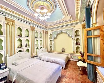 Pomegranate Flower Homestay (Kashgar Ancient City Scenic Area) - Kasgar - Habitación