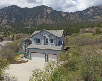 Fantastic Views,cheyenne Mtn!well Appointed! 5 Miles to The Broadmoor,wifi,cable,ac,grill,fire Table - Colorado Springs - Edificio