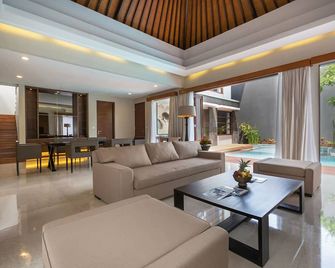 Entrada Seminyak Villa By Nagisa Bali - Kuta - Living room