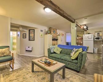 Cozy and Vintage Cedar City Apartment with Fire Pit! - Cedar City - Living room