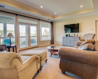 Hatteras-C at the Governor's Club - Chapel Hill - Living room