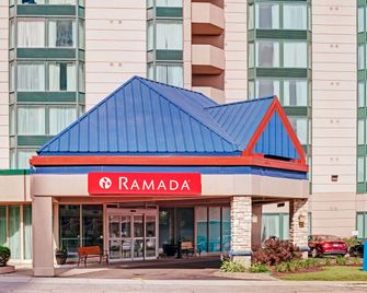 Ramada by Wyndham Niagara Falls/Fallsview - ניאגרה פולס - בניין