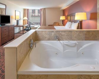 Ramada by Wyndham Niagara Falls/Fallsview - Niagara Falls - Παροχές δωματίου
