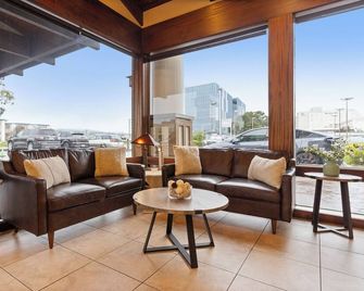 Vagabond Inn Executive - San Francisco Airport Bayfront (Sfo) - Burlingame - Wohnzimmer