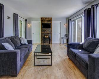 Chalet spa/kayaks/beach/terrace on the water #270082 - Alma - Obývací pokoj