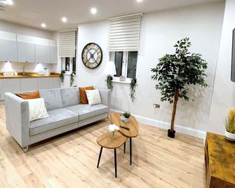 Shrewsbury Apartments By Bevolve - Free Parking - Shrewsbury - Living room