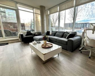 Century Park Condo Oasis - Edmonton - Living room