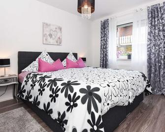 Ferienwohnungen Haus Mehrglueck - Bensersiel - Schlafzimmer
