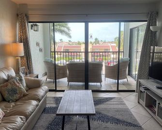 Sunset Views from this Trendy Island Condo - Marco Island - Living room