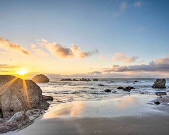 Spacious Bandon Getaway - 2 Blocks to Ocean! - Bandon - Beach