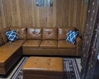 Tranquil 2-bedroom house with AC in Leesville - Leesville