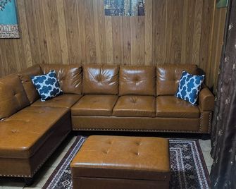 Tranquil 2-bedroom house with AC in Leesville - Leesville - Lounge