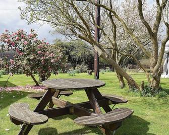 2 bedroom accommodation in Camer’s Green, Berrow, near Malvern - Ledbury - Patio