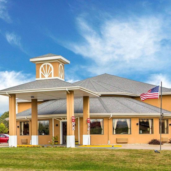 Building view of Quality Inn Morton at I-74