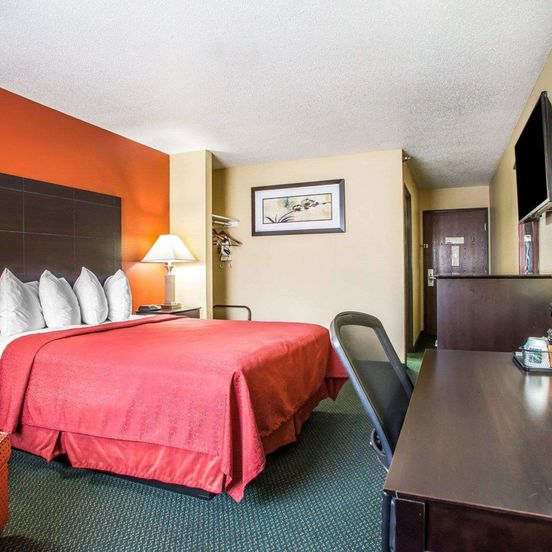 Bedroom view of Quality Inn Morton at I-74