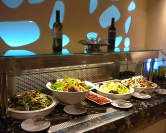 Paradise Lost Hotel-Apartments - Tolo - Buffet