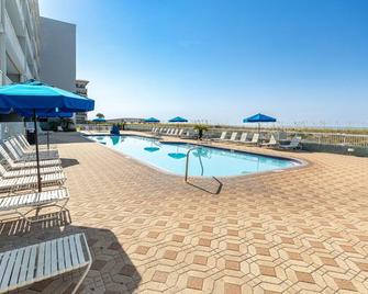 Islander Beach Resort 303 Condo by RedAwning - 沃爾頓堡灘 - 游泳池
