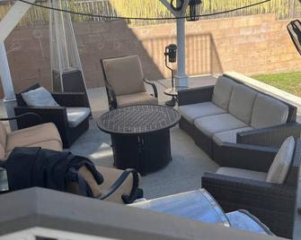 Self Contained, Lake Community, 3 bed, 2 bath 1500 sq ft Apartment - Canyon Lake - Patio