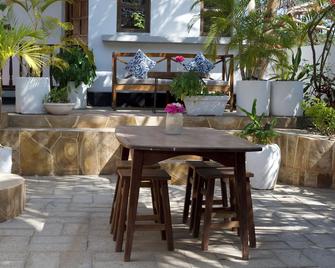 Barabara house - Kidenga - Pátio