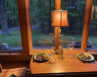 Heaven Lane! Heaven it is! Sleeps 15 - Honesdale - Restaurant