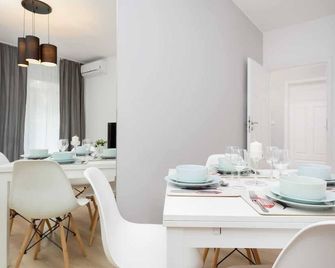 Apartment Warsaw Zoliborz By Noclegi Ren - Warsaw - Dining room