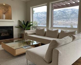 Spanish Mid Century Villa with Wood Barrel Sauna - Kaleden - Living room