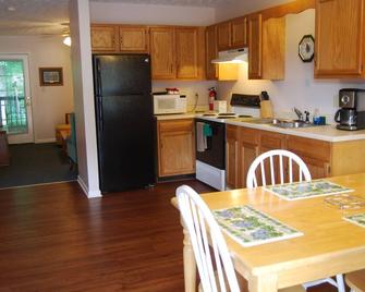 Two Bedroom Cabin With Covered Back Deck- no cleaning fees! @LakePointe Resort - Russell Springs - Kitchen