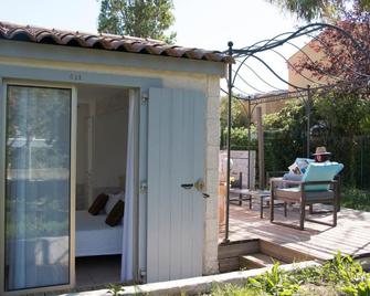 Hotel Les Flots Bleus - Le Lavandou - Patio