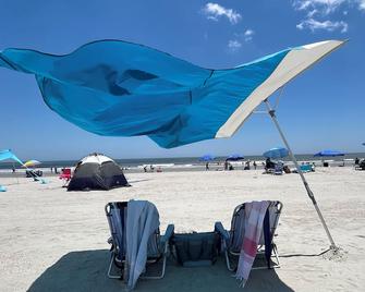 A sweet tiny house in a great location, with bikes and beach amenities. - Charleston - Plage