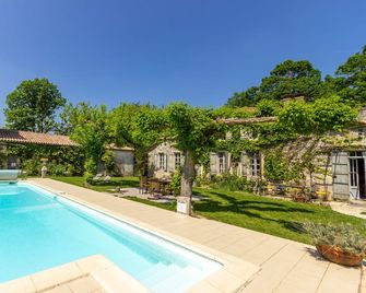 Private heated pool, quiet, short drive to historical towns, shops, wine tasting - Sainte-Colombe-de-Duras - Piscina